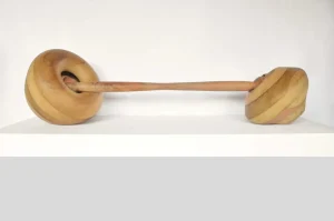 Escultura de Discos Unidos en Madera – Valentina Jara Bravo