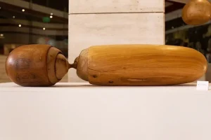 Escultura de Formas Alargadas en Madera – Valentina Jara Bravo