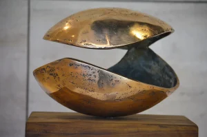 Escultura Orgánica Abierta en Bronce – Valentina Jara Bravo