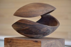 Escultura Orgánica Abierta en Madera – Valentina Jara Bravo