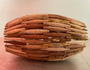 Escultura Ovoide de Listones de Madera – Valentina Jara Bravo
