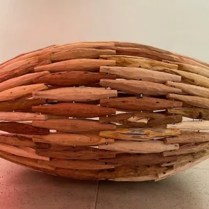 Escultura Ovoide de Listones de Madera – Valentina Jara Bravo